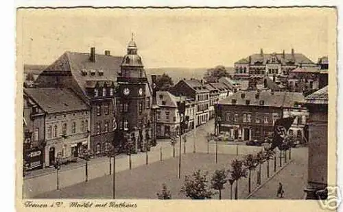 05880 Ak Treuen im Vogtland Markt mit Rathaus 1943