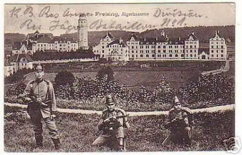 03280 Ak Freising Jägerkaserne mit 3 Soldaten 1914