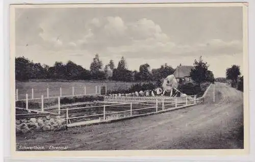 93714 AK Schwartbuck - Ehrenmal, Straßenansicht mit Teichpartie 1936