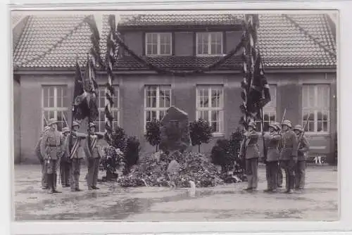 56827 Foto Ak Ratzeburg Ehrenwache zur Denkmals Einweihung um 1930