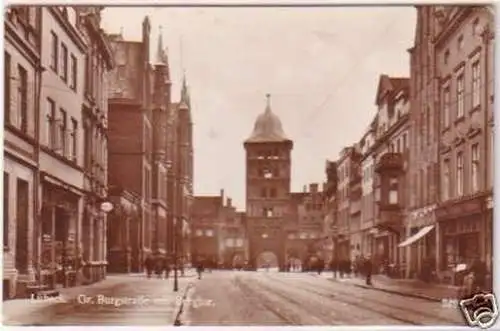 27771 Ak Lübeck große Burgstrasse mit Burgtor um 1930