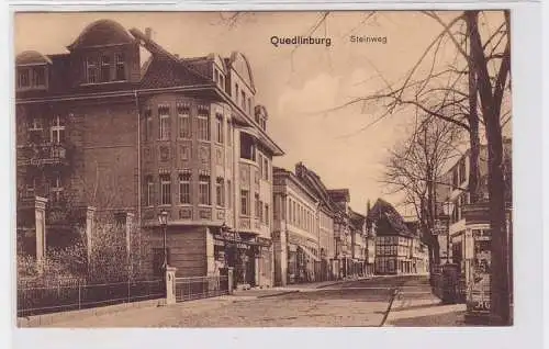 93372 Ak Quedlinburg Steinweg mit Geschäften 1914