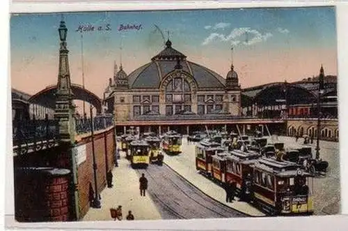 50221 Ak Halle an der Saale Bahnhof mit Straßenbahnen davor 1917