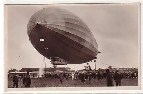 59011 Ak Luftschiff "Graf Zeppelin" Abgabe von Wasserbalast um 1930