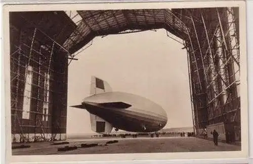 59844 Ak Zeppelin Luftschiff startbereit vor der Halle 1938