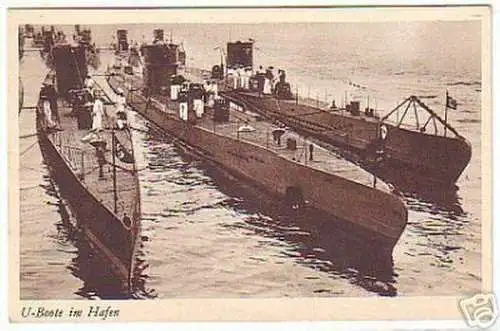 12342 Ak deutsche U-Boote im Hafen um 1940