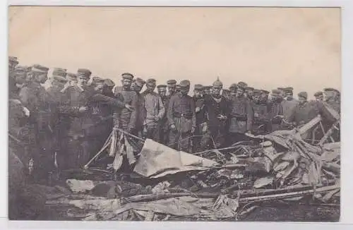 81904 Ak Abgeschossener englischer Flieger bei Lécluse um 1915