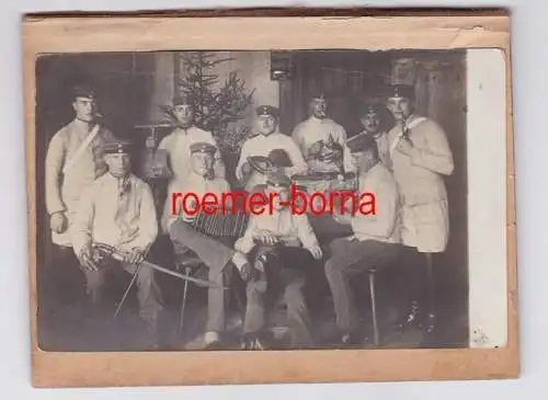 79971 Foto Ak Karabinier mit Helm und Säbel Weihnachten um 1915