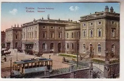 60162 Ak Krakau Bahnhof mit Strassenbahn davor um 1915