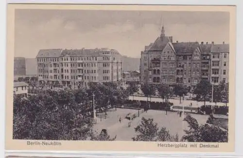 98683 Ak Berlin-Neukölln - Herzbergplatz mit Denkmal um 1915