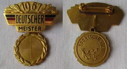 DDR Abzeichen Sport Deutscher Meister 1961 im Sportschießen (130290)