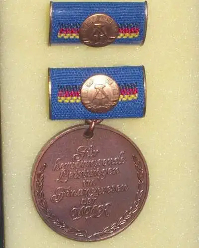 DDR Medaille für hervorr. Leist. Finanzwesen in Bronze (BN5409)