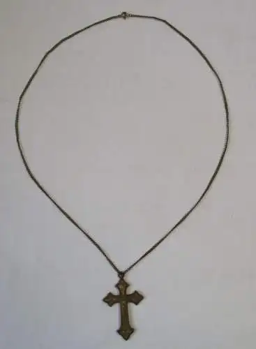 Elegante Kette mit religiösem Anhänger Kruzifix um 1930 (124558)