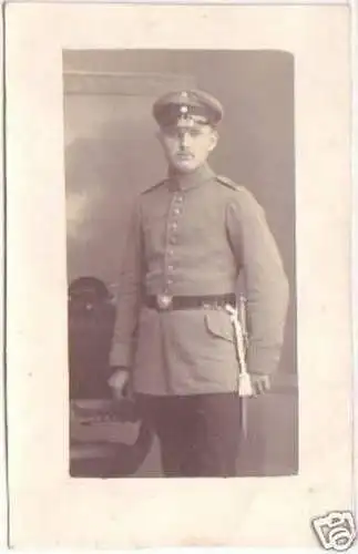 24902 Foto Ak Soldat 1. Weltkr. mit Seitengewehr um 1915