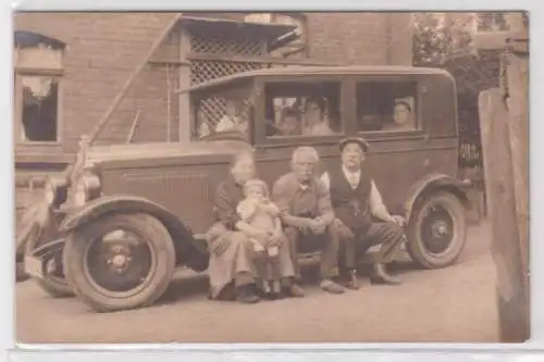 15134 Foto Ak Ford Model A Oldtimer mit Familie des Besitzers um 1920