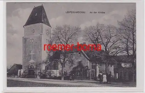 87009 Ak Leipzig-Mockau An der Kirche um 1920