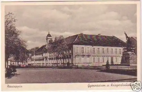 16021 Ak Neuruppin Gymnasium u. Kriegerdenkmal um 1940