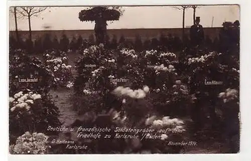 57881 Ak Soldatengräber auf dem Friedhofe zu Karlsruhe in Baden 1914