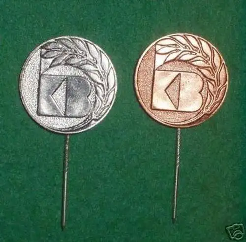 2 Ehrennadel Kulturbund der DDR in Silber und Bronze