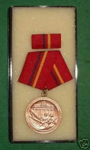 DDR Verdienstmedaille der Kampfgruppe in Bronze im Etui