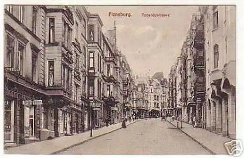 00622 Ak Flensburg Toosbüystrasse mit Geschäften 1914