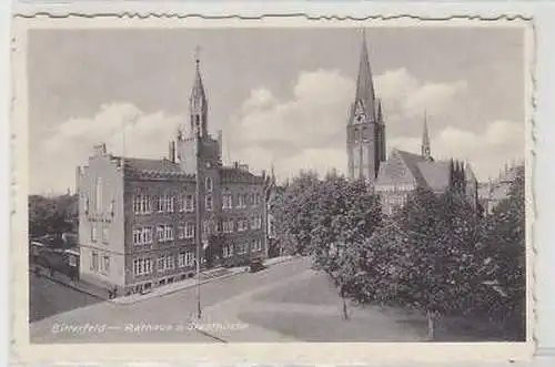 43446 Ak Bitterfeld Rathaus und Stadtkirche 1940