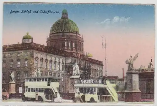 69147 Ak Berlin Schloß und Schloßbrücke mit Doppeldeckerbus davor um 1910