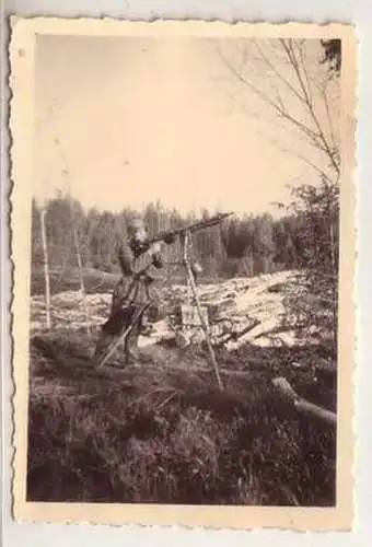 50315 Militär Foto Soldat mit Luftabwehrgeschütz 2. Weltkrieg