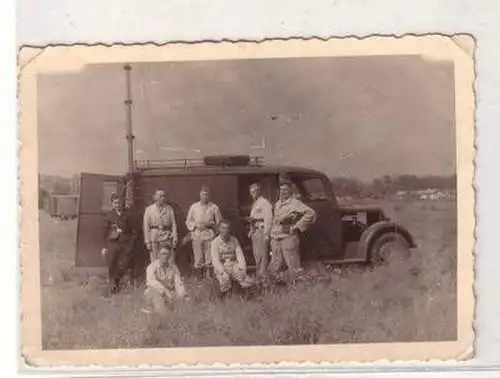 55050 Foto Deutsche Funkabteilung mit Fahrzeug im 2. Weltkrieg