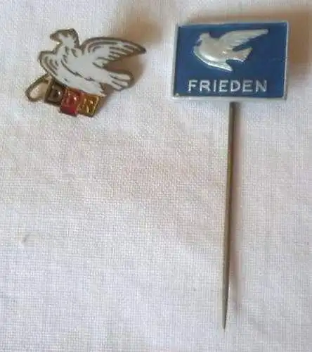 2 verschiedene DDR Abzeichen mit Friedenstaube