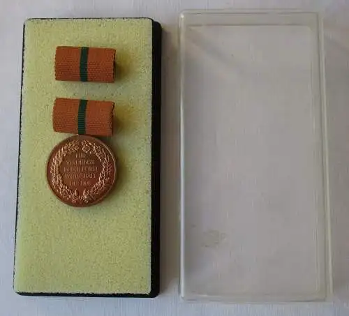 DDR Medaille für Verdienste in der Forstwirtschaft in Bronze Bartel 305 (127825)