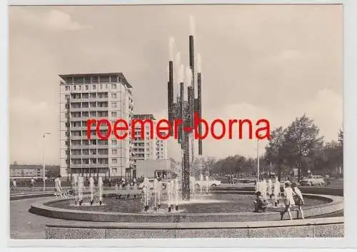 72647 Ak Halle (Saale) Chemiebrunnen und Hochhäuser in der Leninallee um 1970