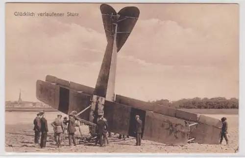 98496 Ak glücklich verlaufener Sturz Flugzeug im 1. Weltkrieg um 1915