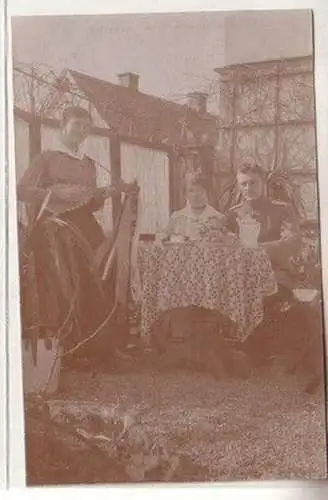 61464 Foto Ak Mylau Soldat im Garten beim Kaffeekränzchen 1916