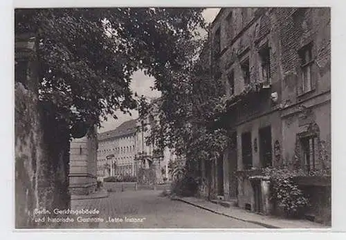 60838 Ak Berlin Gerichtsgebäude und histor. Gaststätte "Letzte Instanz" um 1960