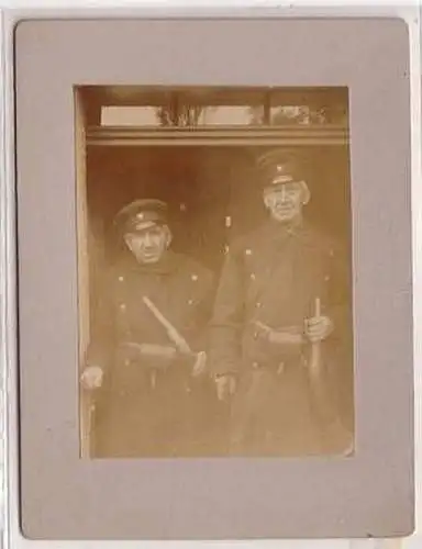 44011 Original Foto 2 Postillione in Uniform mit Posthorn um 1900