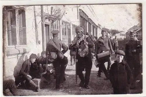 61149 Feldpost Ak Völkergemisch in einer mazedonischen Stadt 1916