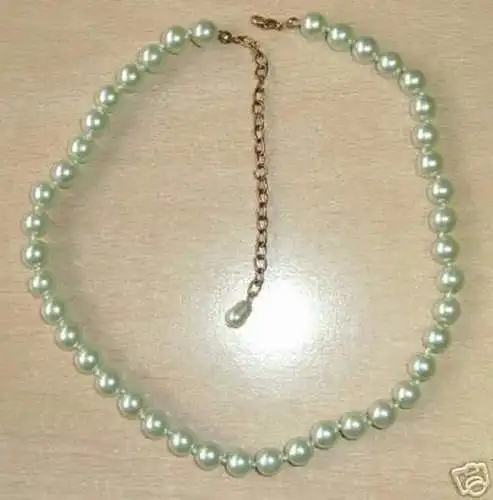 Elegante Perlen-Kette grün variable Länge Modeschmuck