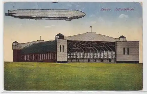 95027 Ak Leipzig Luftschiffhalle mit Zeppelin 1917