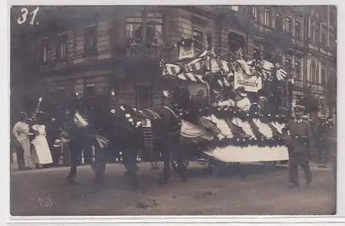 66825 Foto Ak Dresden Festzug zum Sachsentag 1914 Sedanstraße