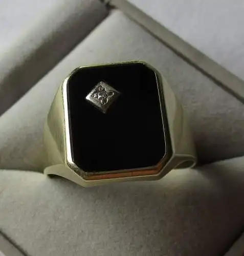 Dekorativer Herren Ring 585er Gold mit Onyx mit kleinem Diamant (168182)