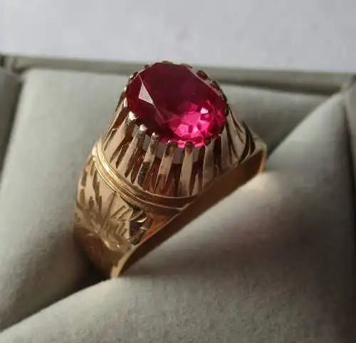 Dekorativer Damen Ring 583er Gold mit pinken Rubin Russland UdSSR (168170)