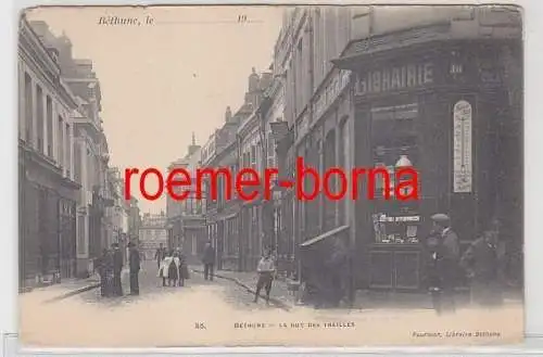 23618 Ak Béthune Frankreich La Rue des Treilles um 1900