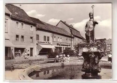 04379 Foto Ak Kölleda Kreis Sömmerda Wipertusbrunnen am Markt 1977