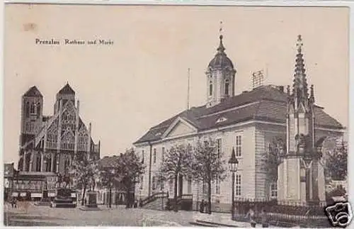 35637 Ak Prenzlau Rathaus und Markt um 1920