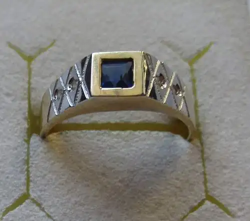 eleganter 585er Gold Ring mit blauem + 4 farblosen Edelsteinen (159615)