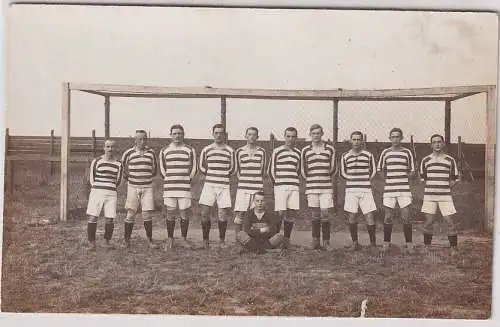 20772 Foto Ak Leipzig Volkmarsdorf ? Fußballmannschaft um 1915