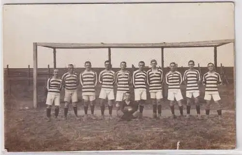 907439 Foto Ak Leipzig Volkmarsdorf ? Fußballmannschaft um 1915