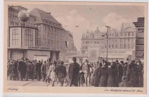 56959 Ak Leipzig Der Marketplatz während der Messe um 1945
