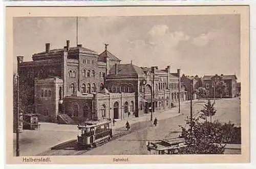 37439 Ak Halberstadt Bahnhof mit Straßenbahn um 1910